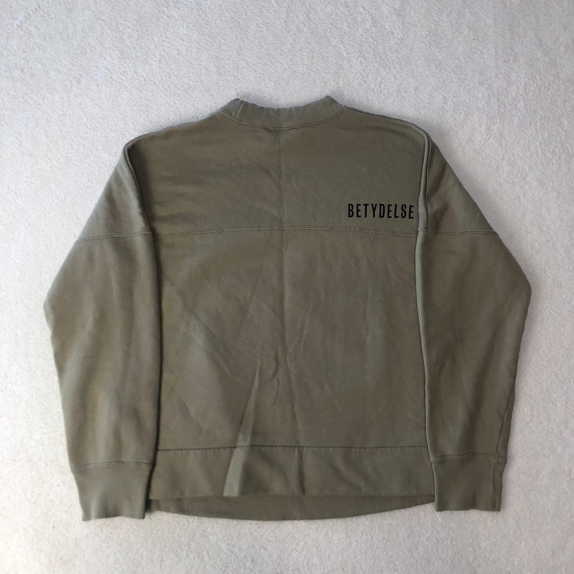 아크네스튜디오 맨투맨  상품이미지2