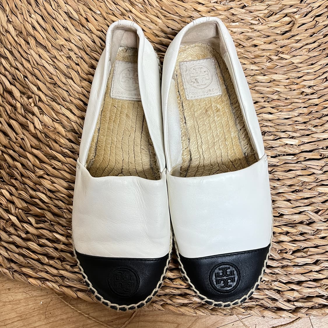 (245mm) 토리버치 에스파드 슬립온 플랫슈즈 화이트/블랙 상품이미지1