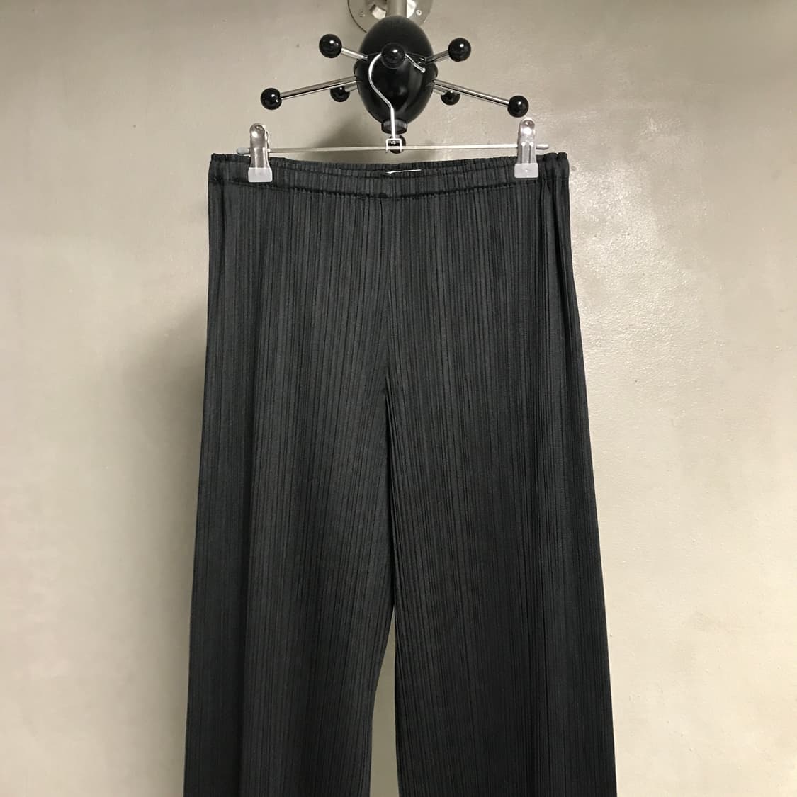 이세이 미야케 플리츠 플리즈 팬츠 블랙 4(W) 상품이미지2