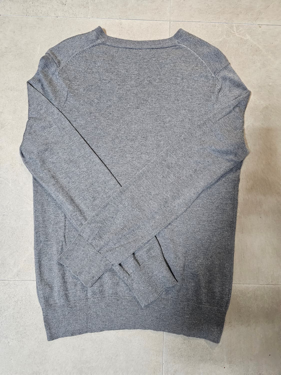 바나나리퍼블릭 V넥 그레이 니트 M 상품이미지3