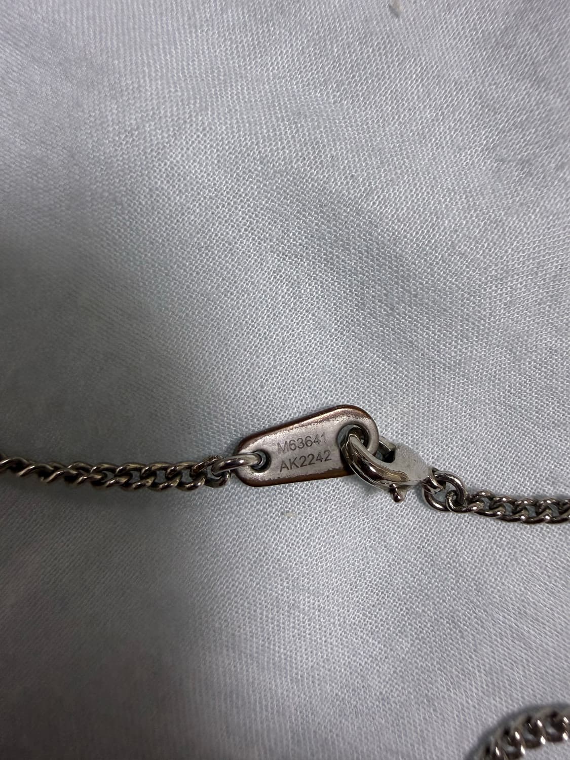 루이비통 모노그램 이클립스 참 목걸이 상품이미지6