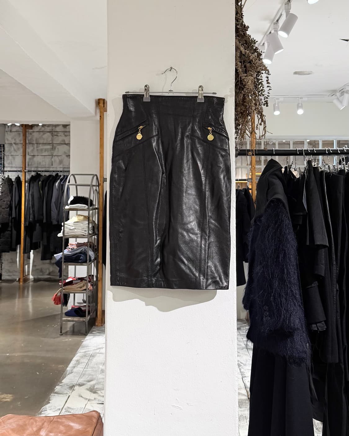 에스카다 블랙 레더 골드 지퍼 펜슬 스커트 상품이미지1