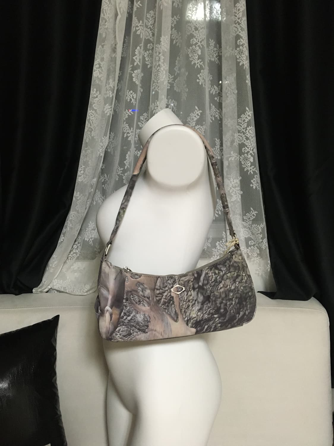MISCHIEF CUSHION STRAP SHOULDER BAG 상품이미지1