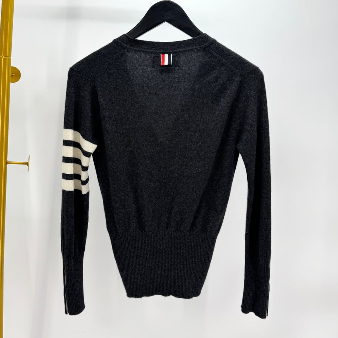[42사이즈] 톰브라운 사선완장 캐시미어 가디건 (FKC001A) 상품이미지3