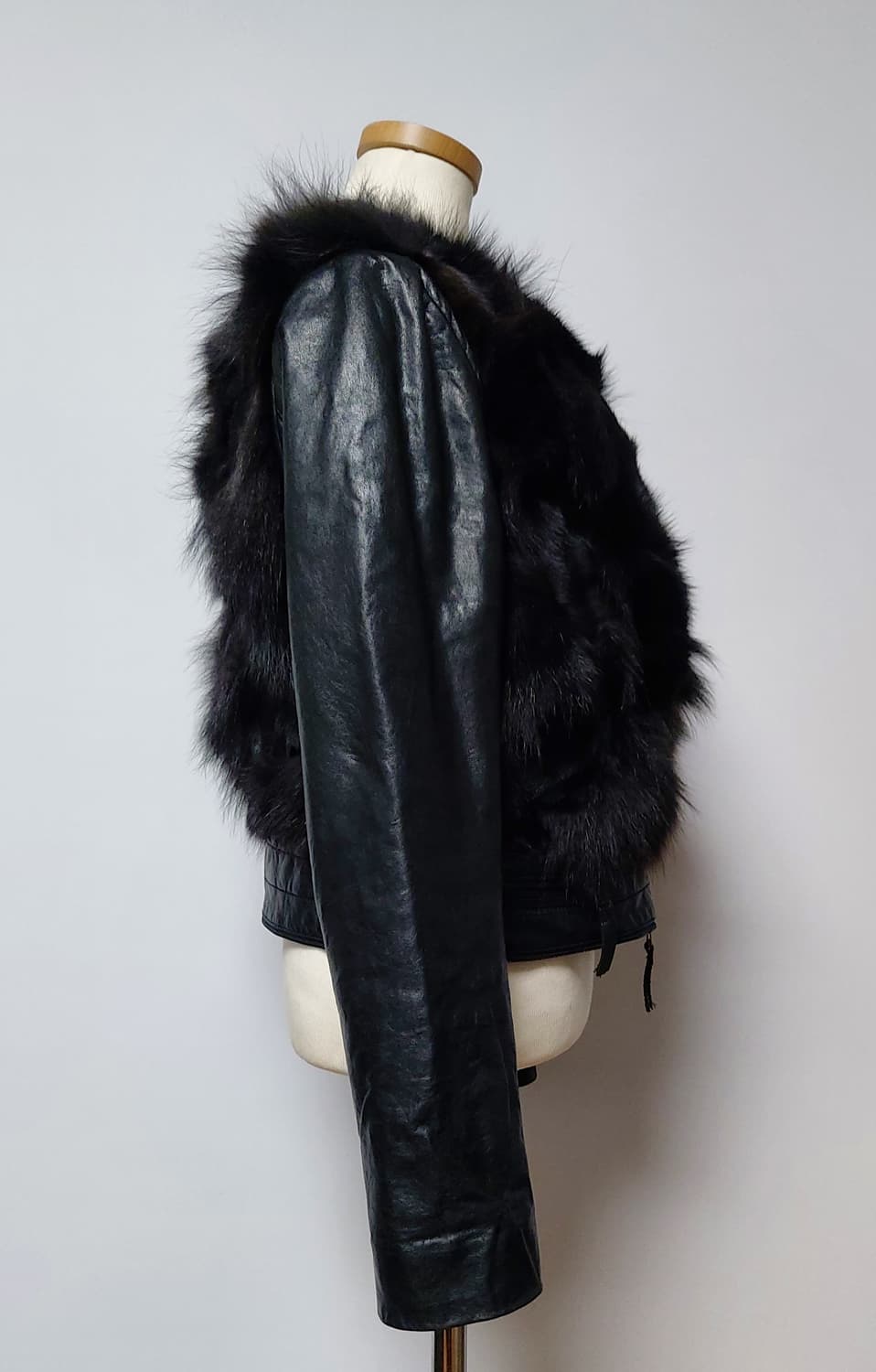 로보(ROBO) 천연 양가죽 폭스 퍼 숏자켓(66)

 상품이미지2