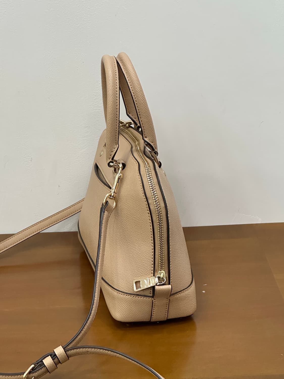 코치 미니 크로스백 상품이미지4