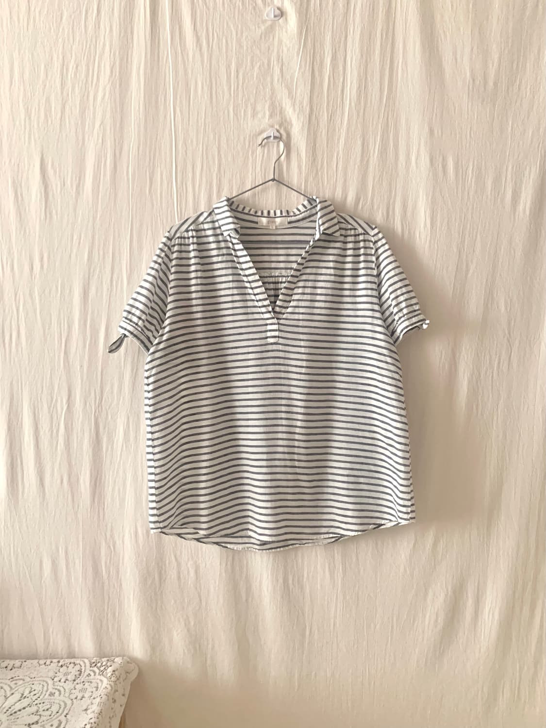 grove 차콜 스트라이프 퍼프 블라우스 상품이미지1