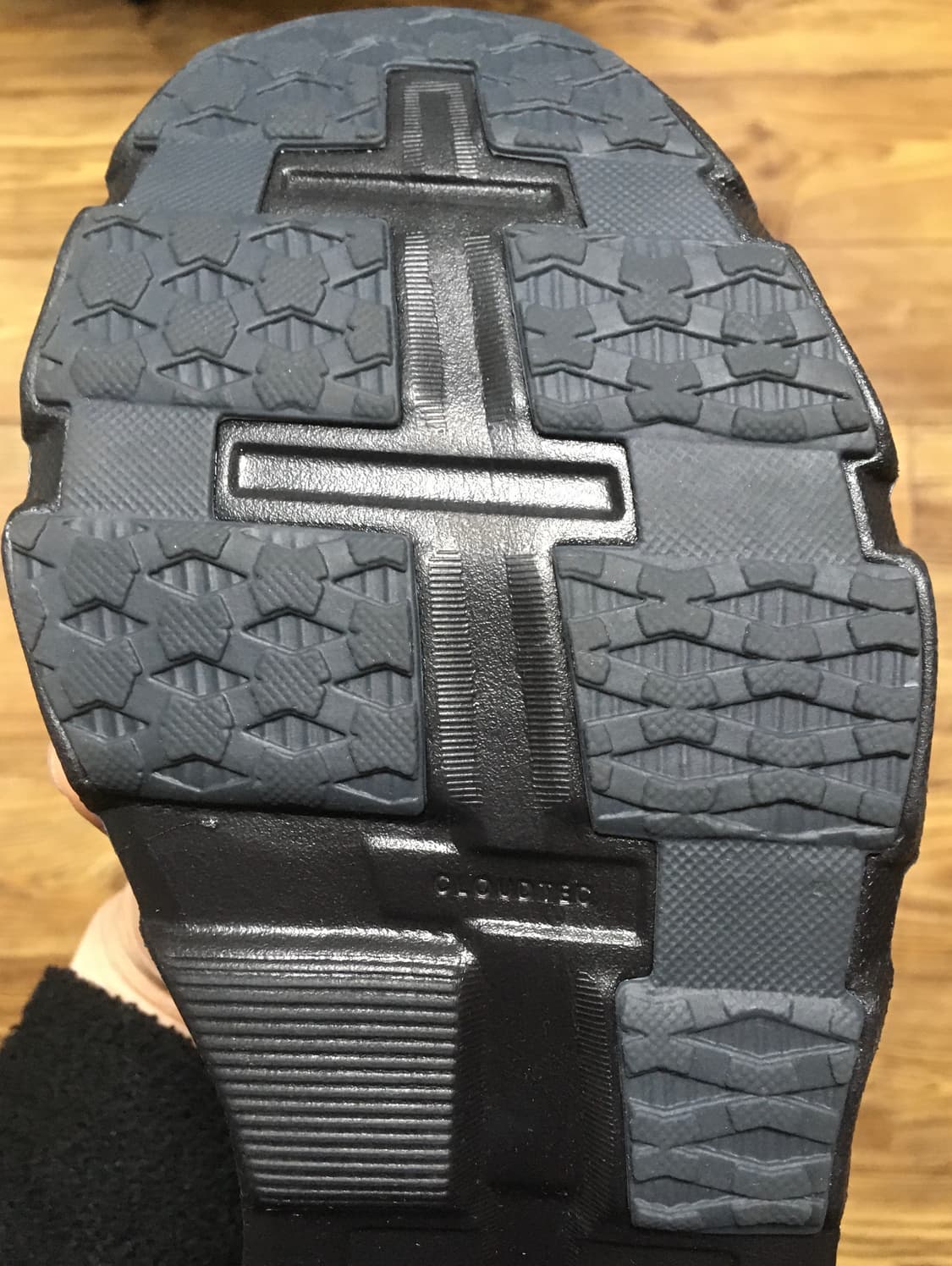 온러닝 파프 클라우드몬스터 하이퍼 블랙 판매합니다 상품이미지9