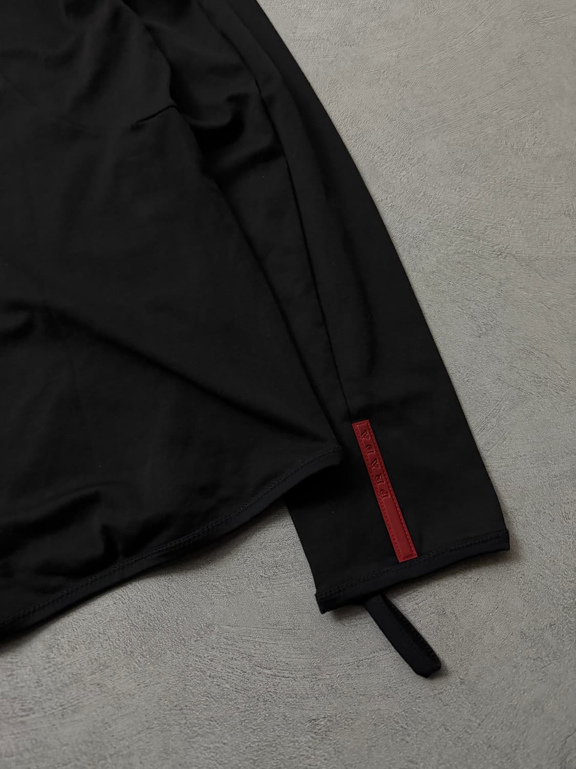 프라다 스포츠 하프집업 하이넥 탑 상품이미지4