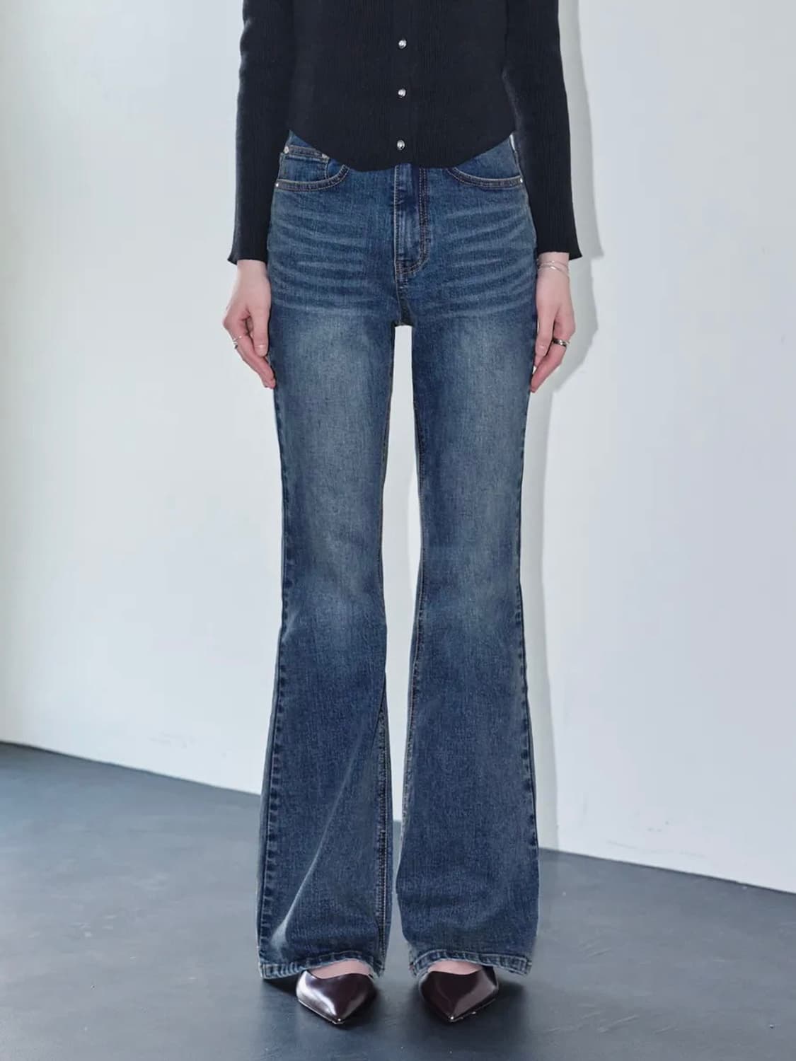데케트 우먼 Signature Slim Flared Jeans 상품이미지1