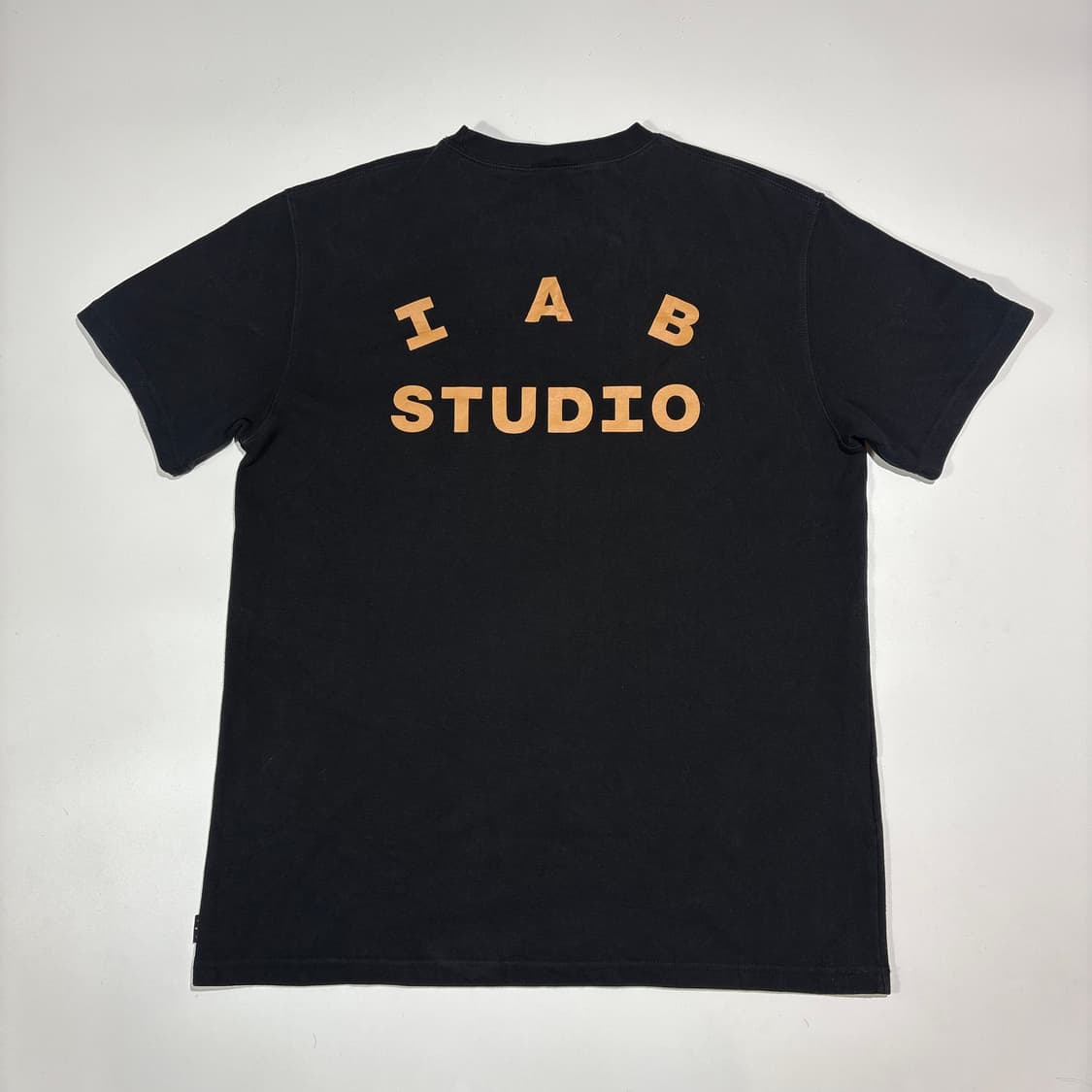 아이에이비 스튜디오 블랙 반팔 티셔츠 상품이미지6