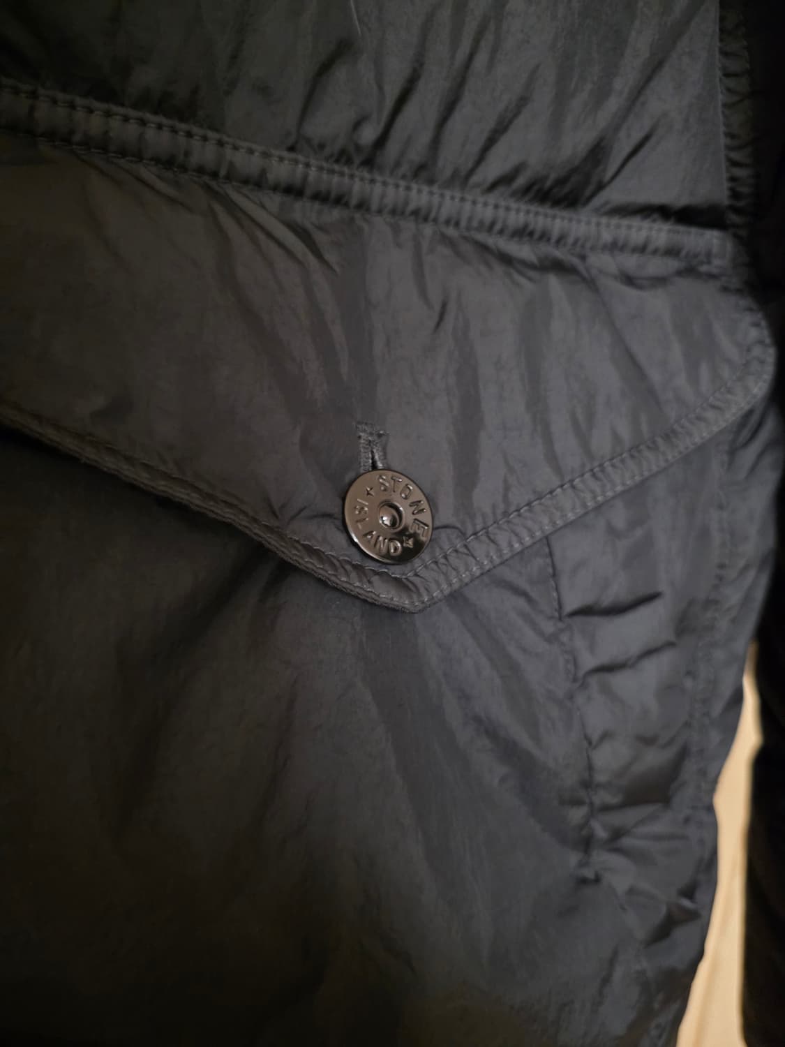 [24FW] 스톤아일랜드 크링클랩스 후드 패딩 L사이즈 상품이미지3