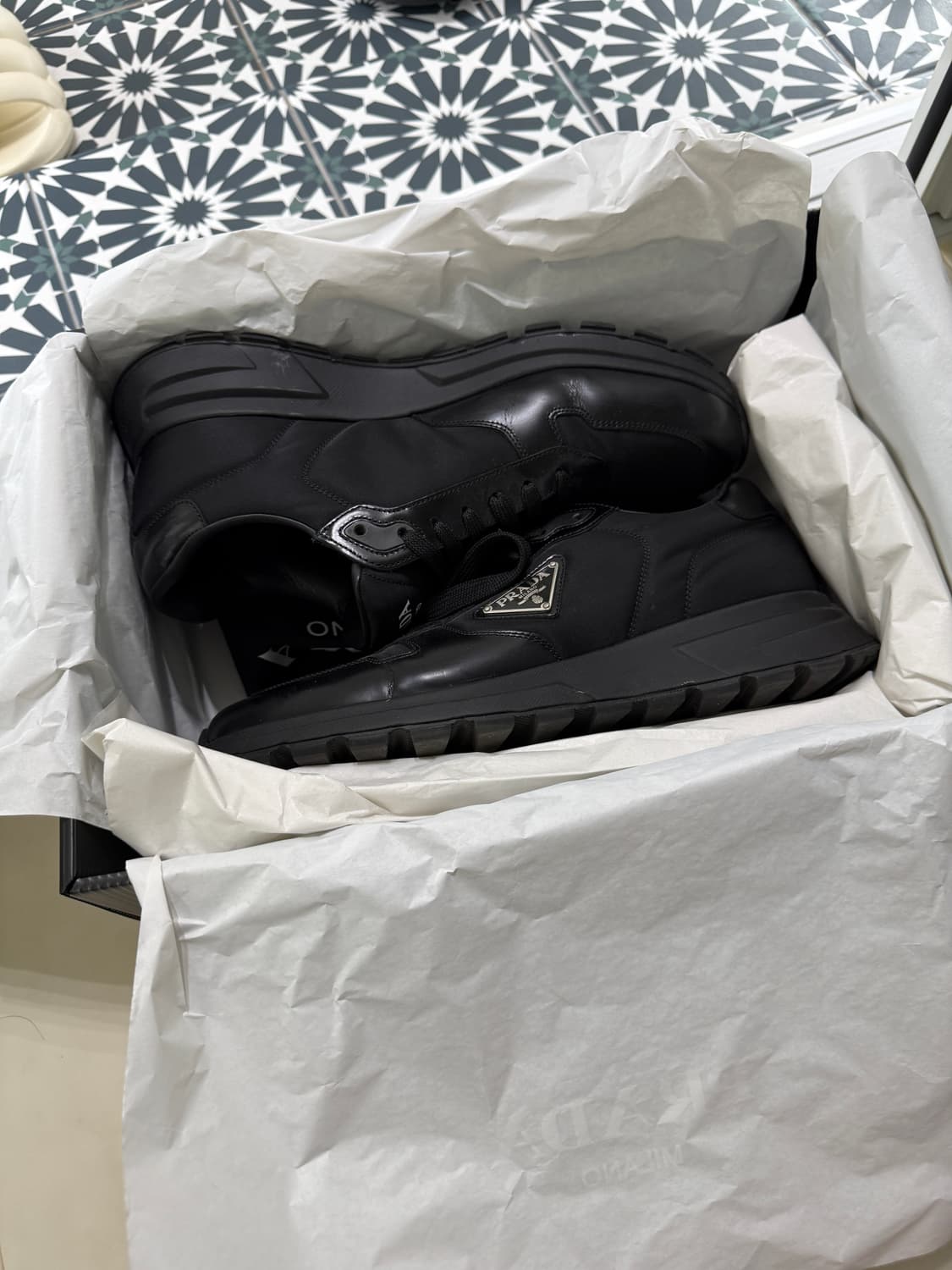 프라다 리나일론 스니커즈 판매 (9사이즈/ 280mm) 상품이미지1