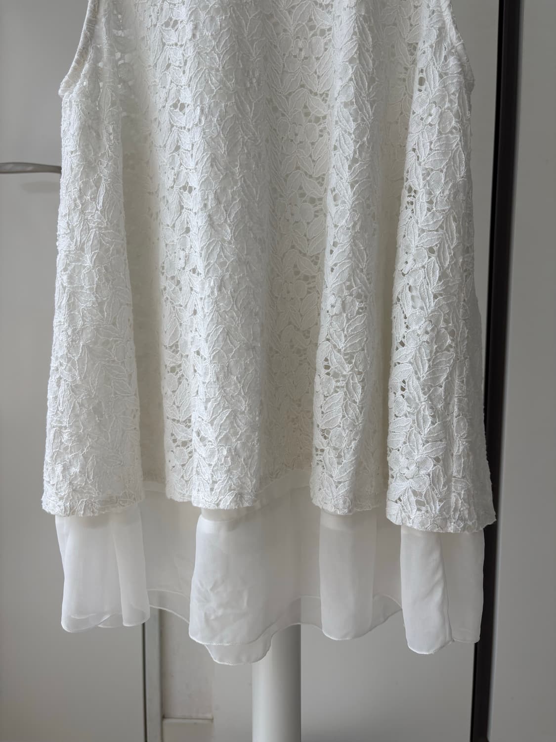 Floral Lace Sleeveless Blouse 상품이미지4