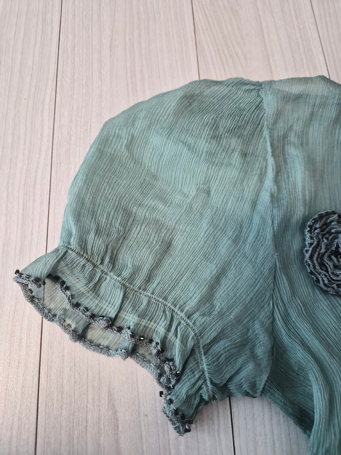 입체 플라워 디테일 퍼프 블라우스 상품이미지4