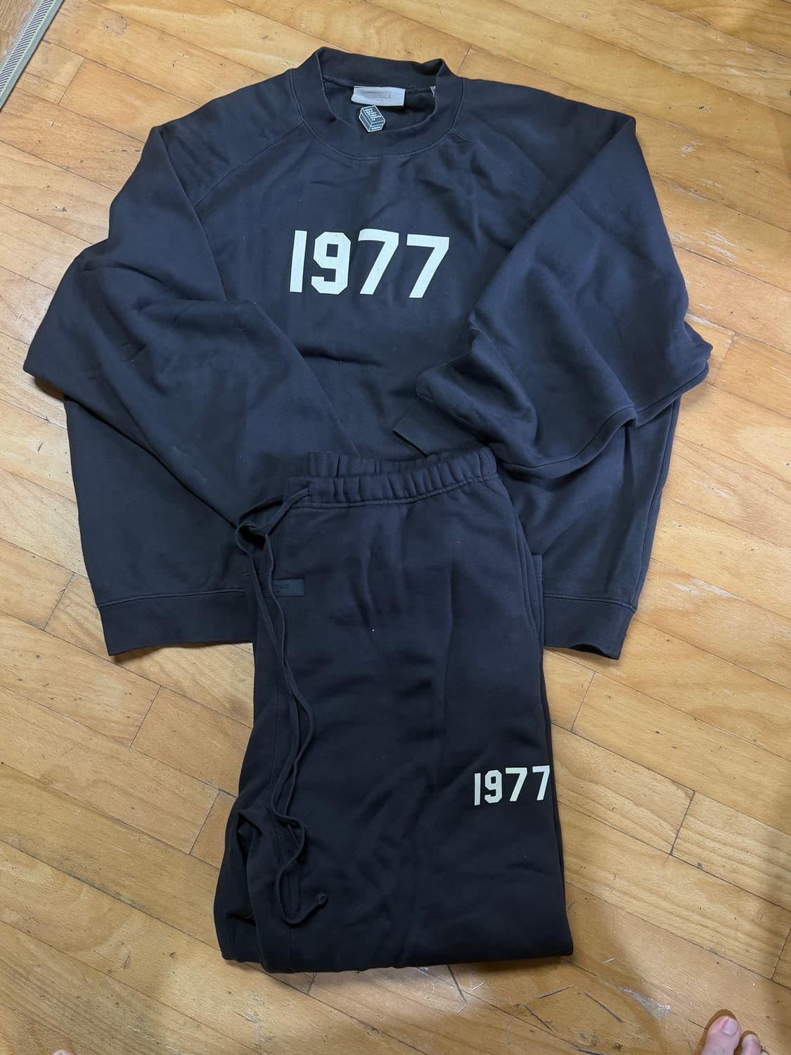 에센셜 기모 맨투맨 바지 셋업 판매합니다(크림구매) 상품이미지1