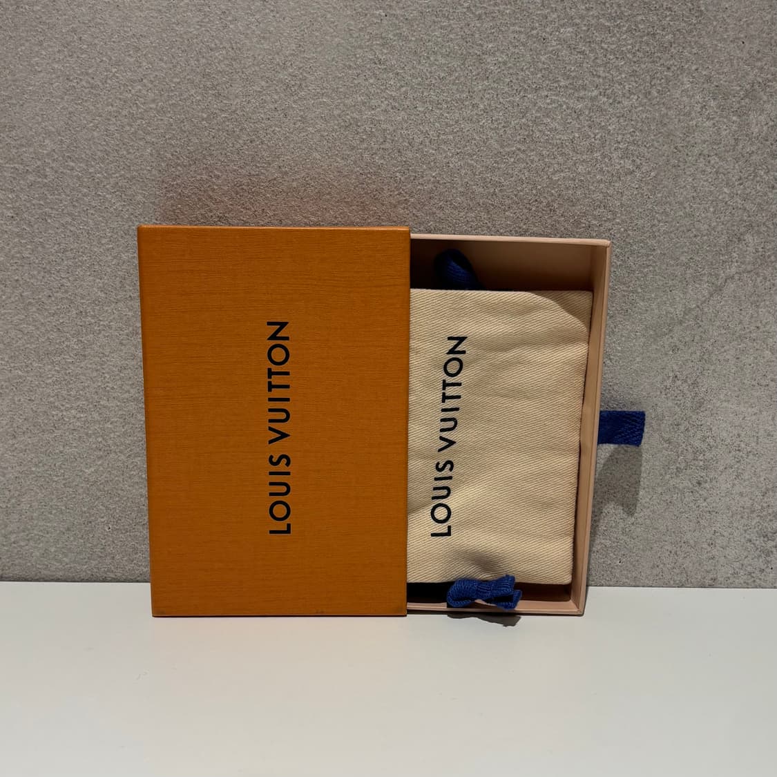 A+ / OS 루이비통 에센셜 V 진주 팔찌 골드 상품이미지5