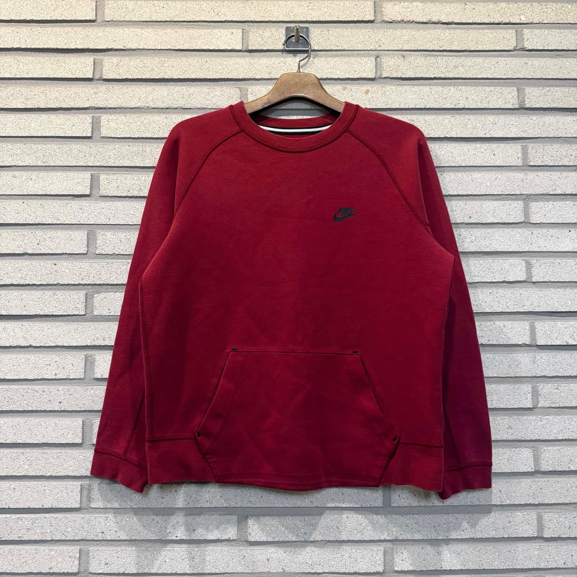 나이키 파이핑 자수 트랙 맨투맨 버건디 컬러 상품이미지1