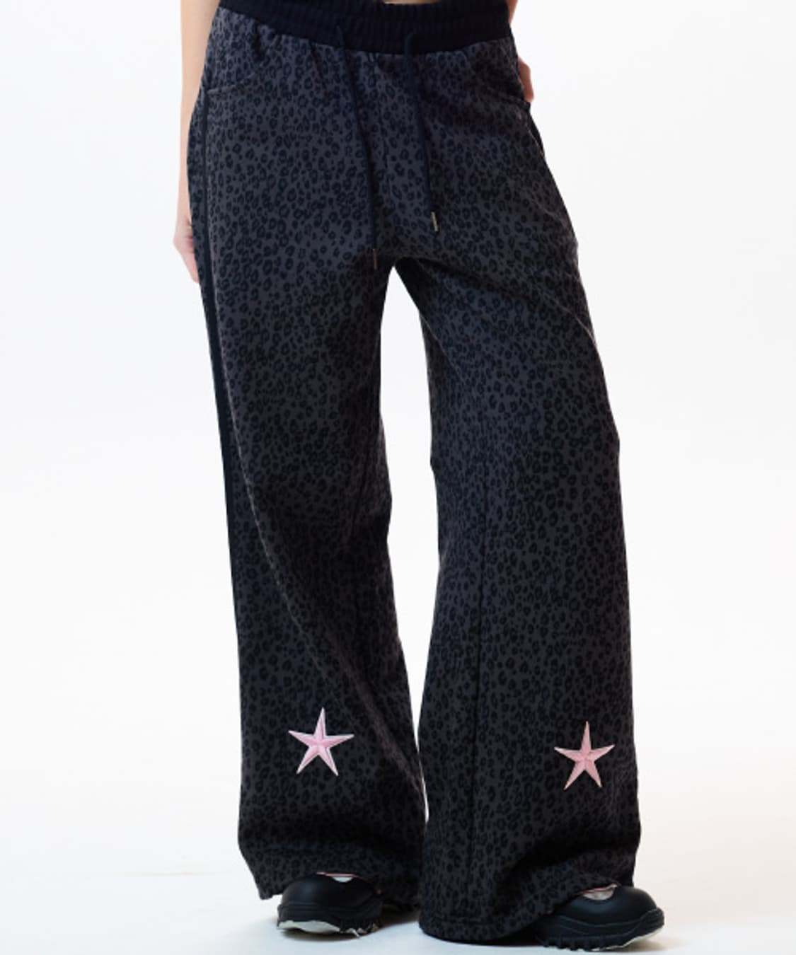 러브이즈트루 IM 포켓 트레이닝 팬츠 레오파드 차콜 상품이미지1