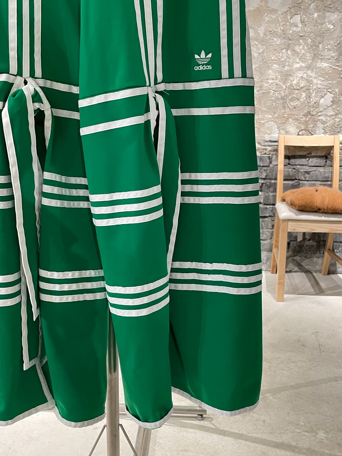 아디다스 x 최지원 그린 스트링 니 플레어 트랙 팬츠 상품이미지5