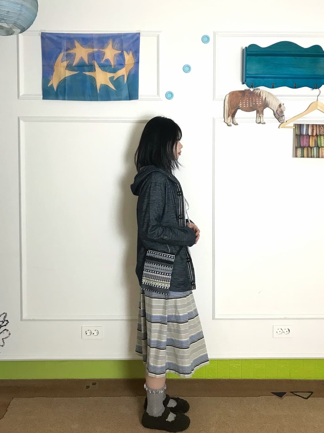 바다를 닮은 스커트 위에 그레이 톤을 얹어 잔잔하게 흐르는 실루엣🌊 상품이미지4