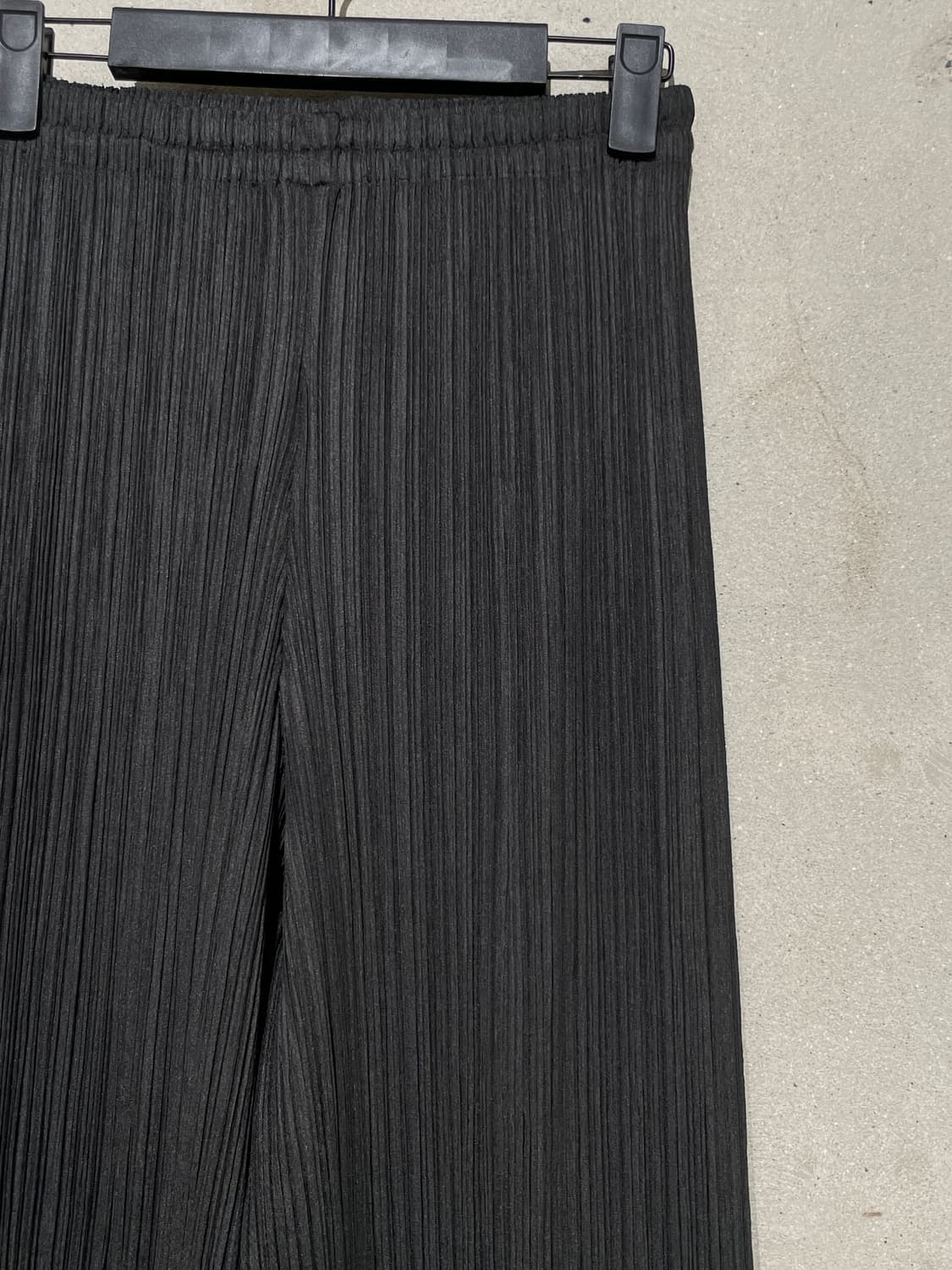이세이 미야케 플리츠 플리즈 차콜 밴딩 팬츠 상품이미지3