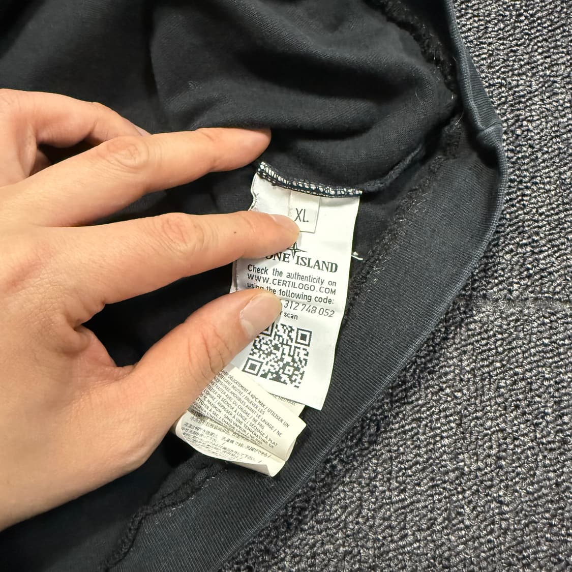 스톤아일랜드 와펜 롱슬리브 블랙 상품이미지8