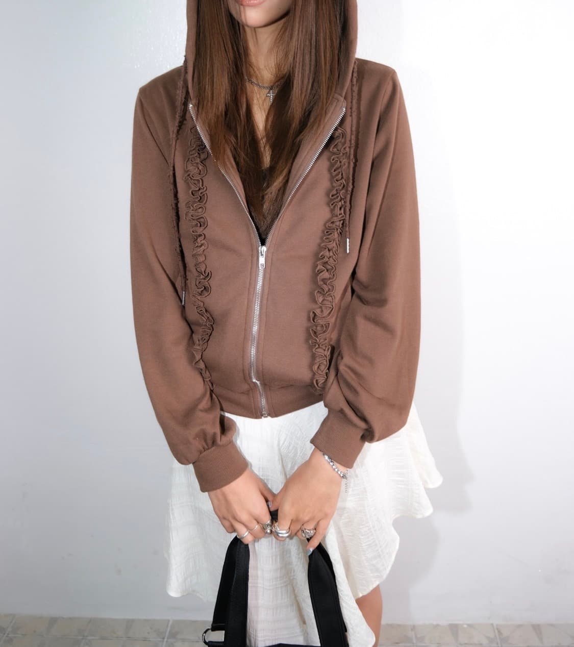 루즈슬립오버 프릴 로고 후디집업 브라운 상품이미지1