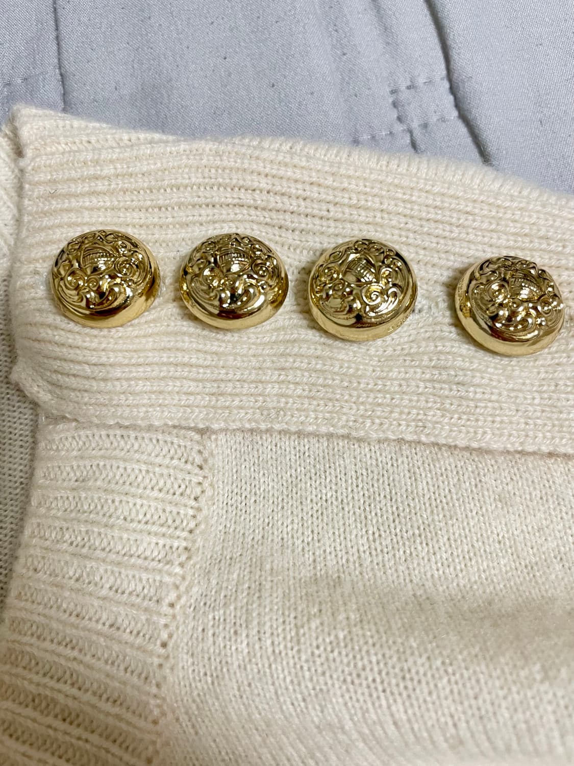 버버리 캐시미어 금장버튼 니트 XS 아이보리 정품 상품이미지3