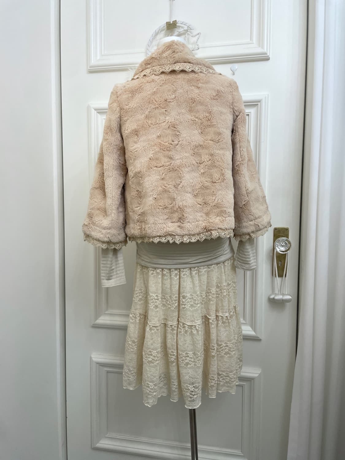 beige lace trim collar fairy fur jacket 상품이미지4