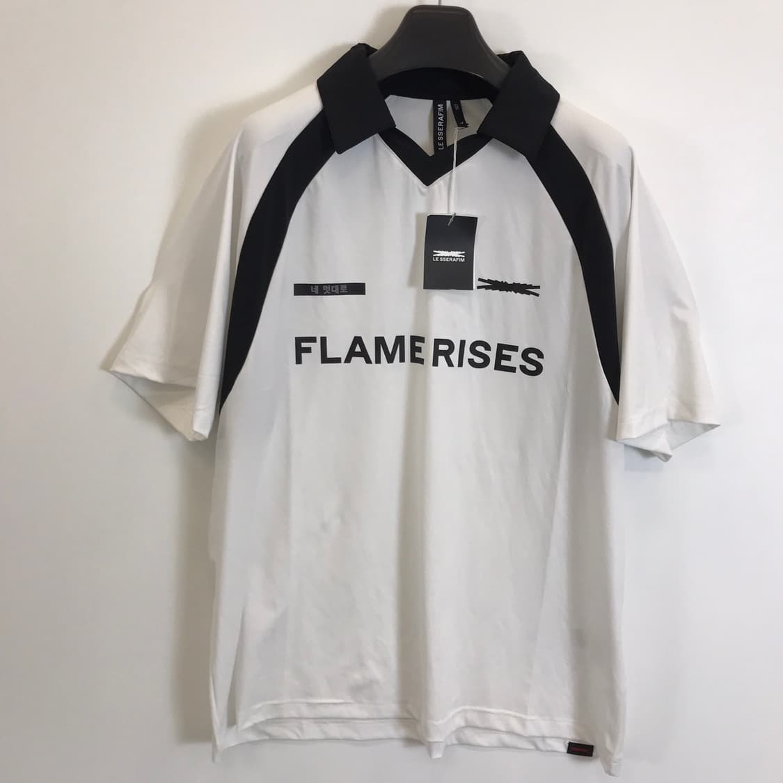 르쎄라핌 FLAME RISES 풋볼져지 굿즈 [S,M,L,XL] 상품이미지1
