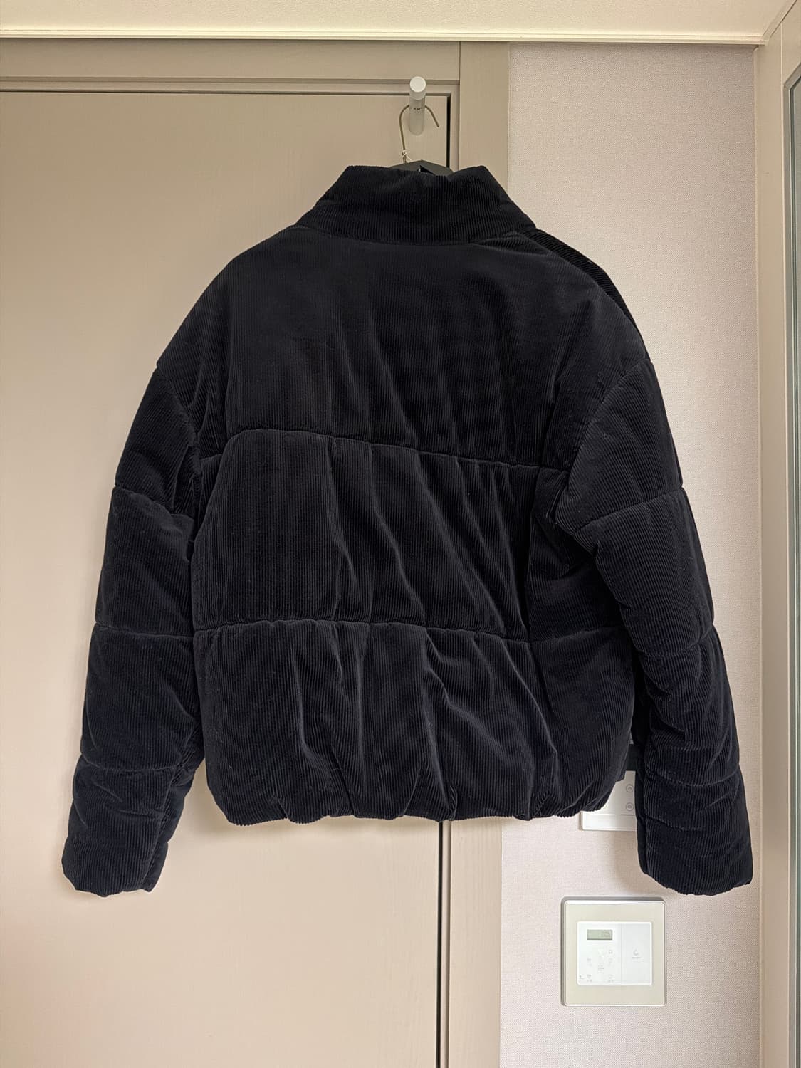 alo 알로 코듀로이 패딩 (Corduroy Stage Puffer) 상품이미지4