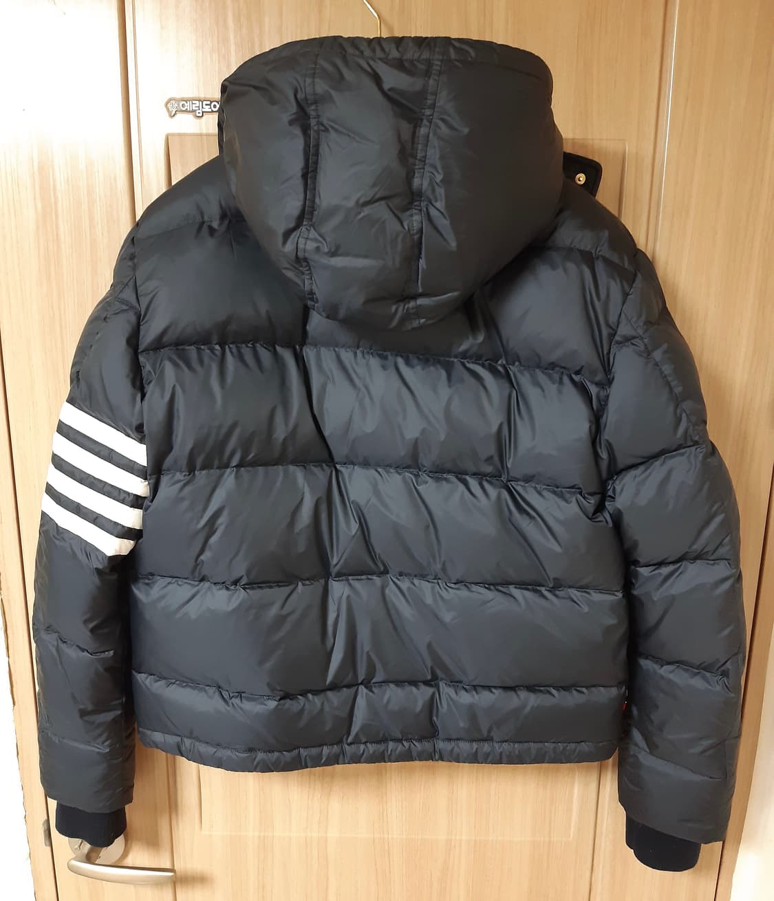 톰브라운 패딩 4BAR 금장 네이비 상품이미지3