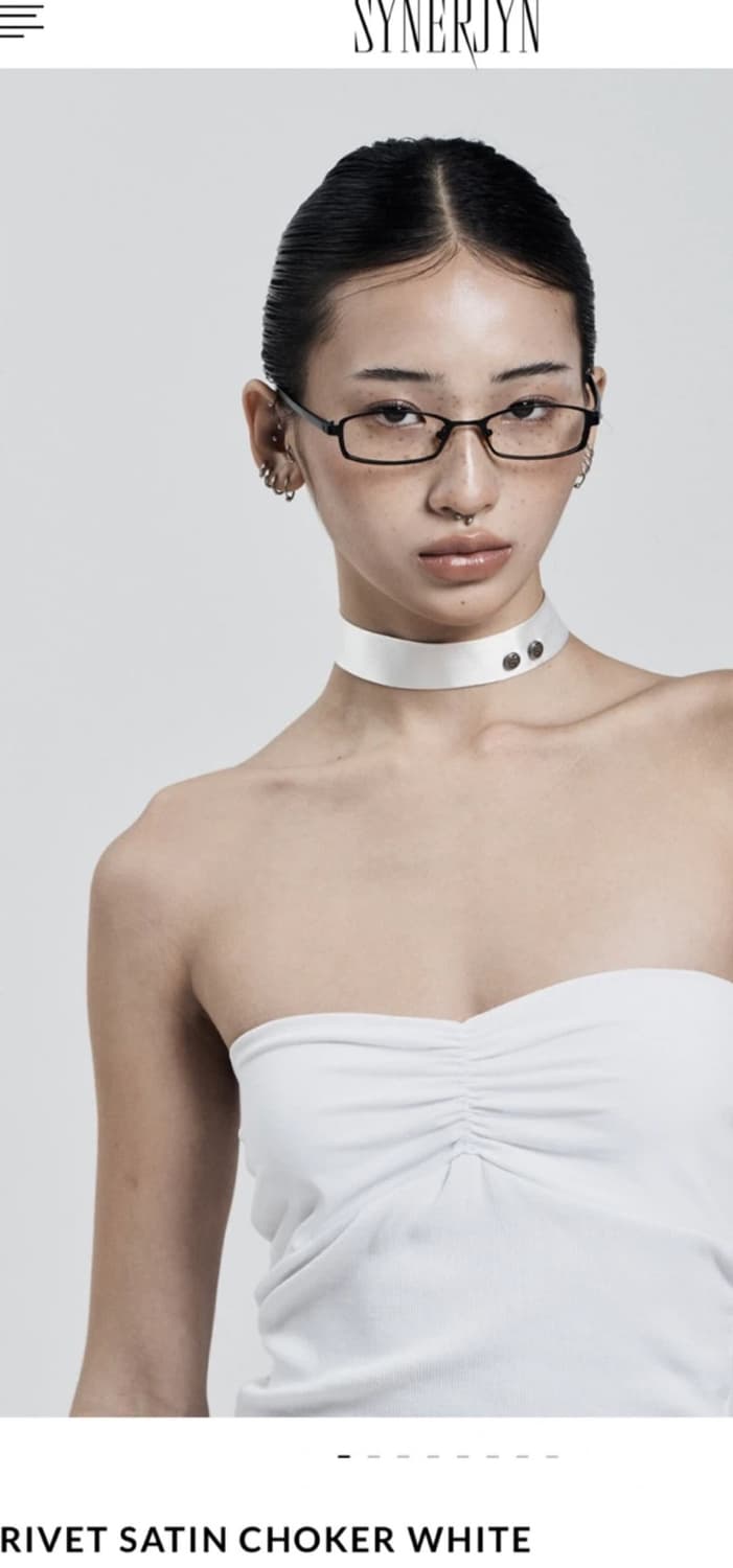 시너진 리벳 새틴 초커 화이트 상품이미지1