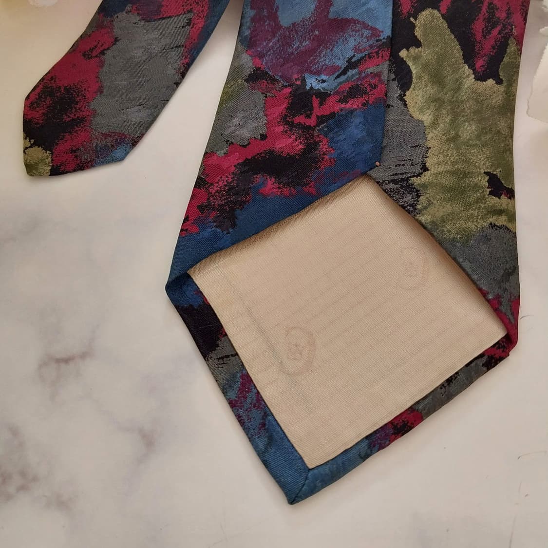 니노 세루티 실크 아트 패턴 넥타이 8.8cm A+등급 K1318
 상품이미지7