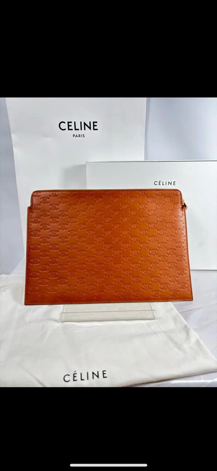 (새상품)셀린느 로고 트리옹프 클러치 카프스킨 탄 라지 상품이미지1