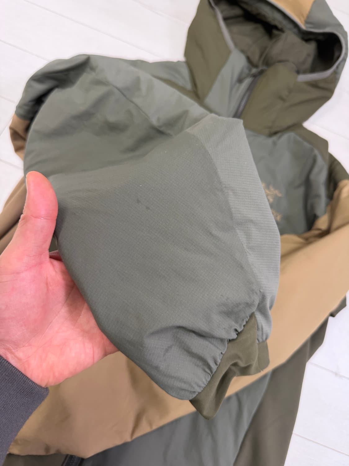 아크테릭스 아톰 포리지 M 사이즈  25년 4월 제조 상품  얼룩이 조금 상품이미지3