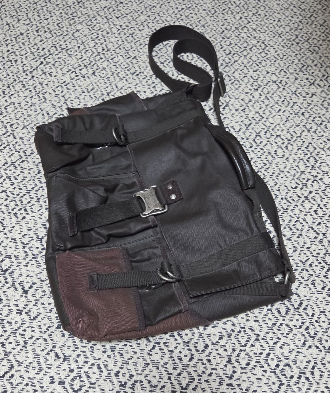 캘빈클라인 왁스코팅 빈티지 크로스백 상품이미지1