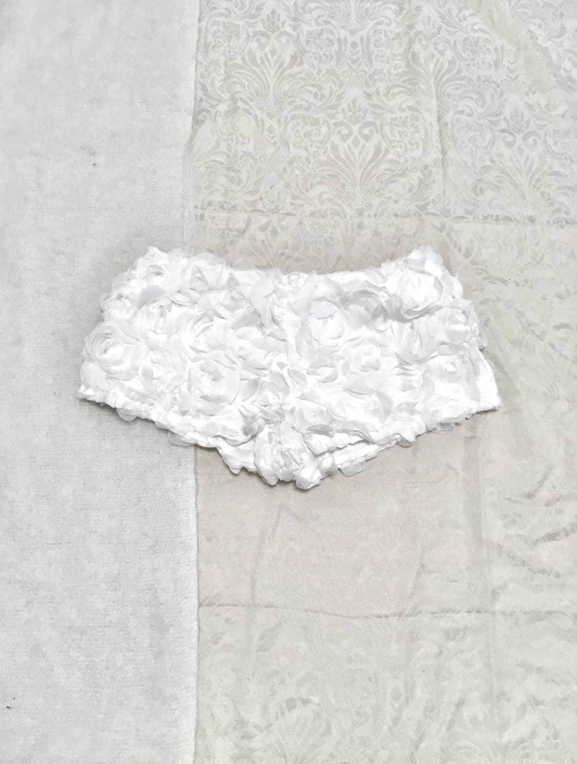 화이트 플라워 로우라이즈 숏츠 상품이미지1