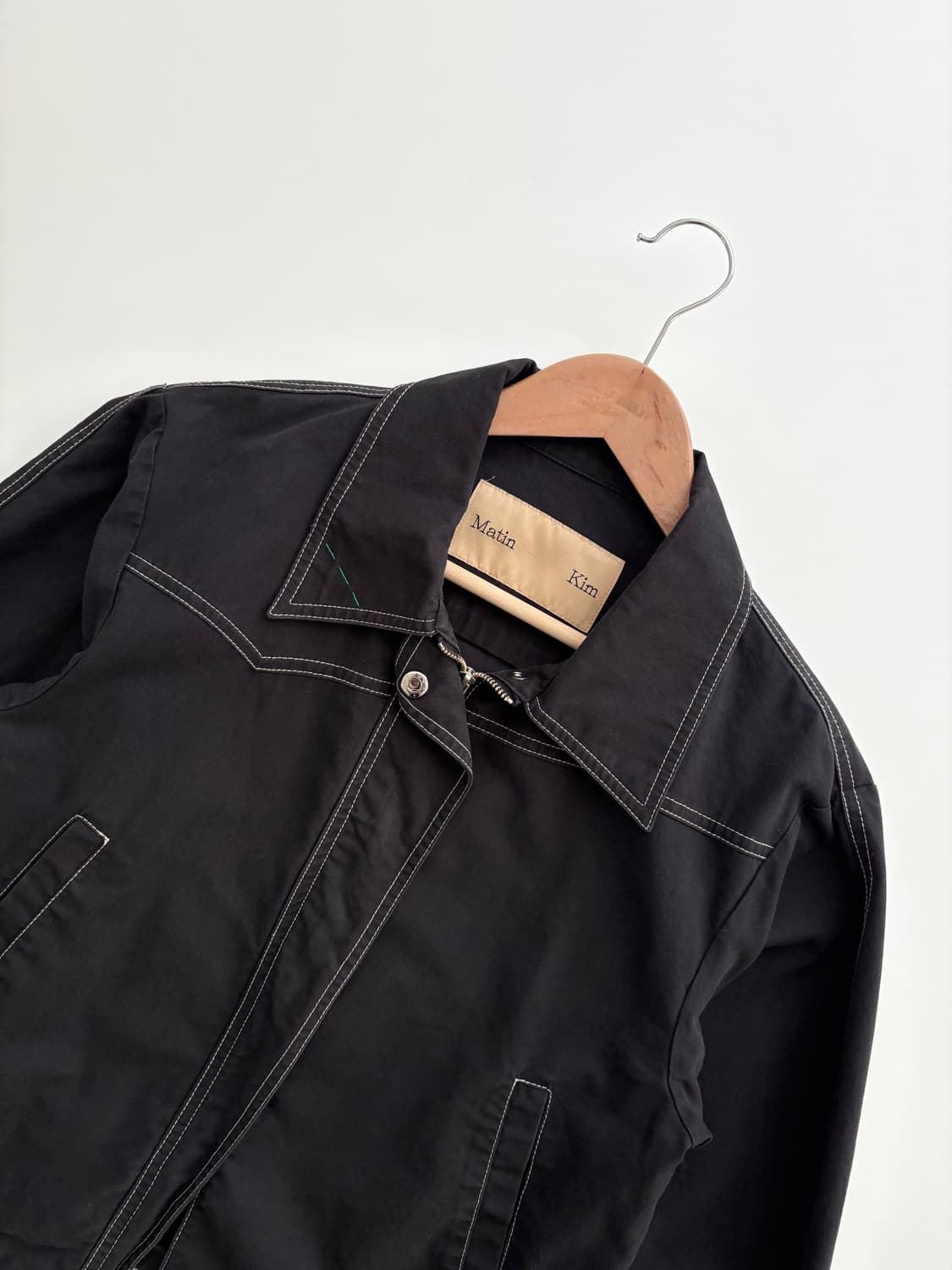 Matin Kim 마뗑킴 블랙컬러 스티치 크롭 자켓 상품이미지5