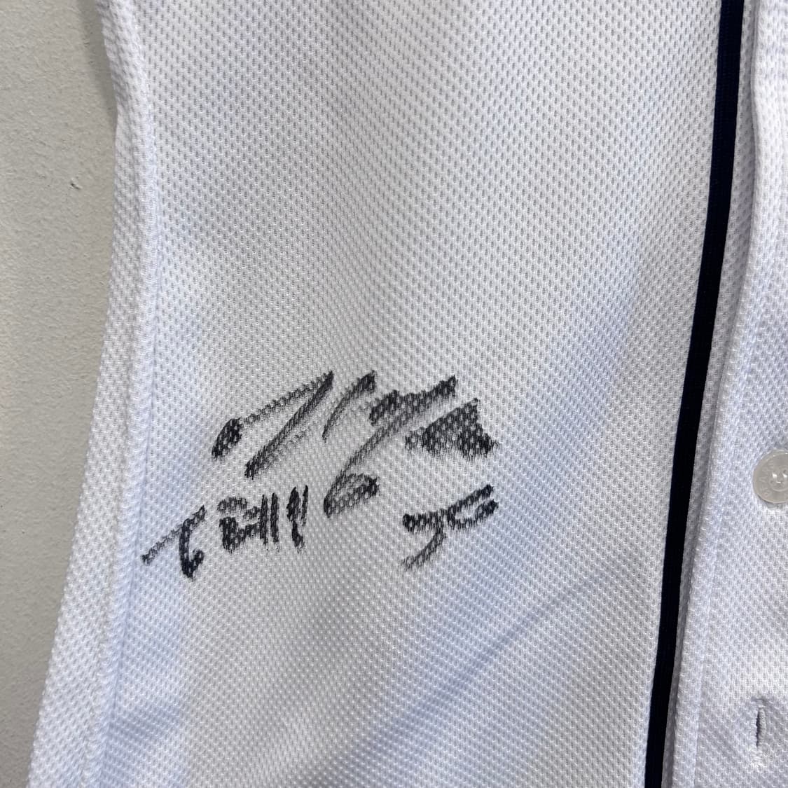 두산베어스 친필사인 정수빈 백넘버 홈 유니폼 상품이미지3