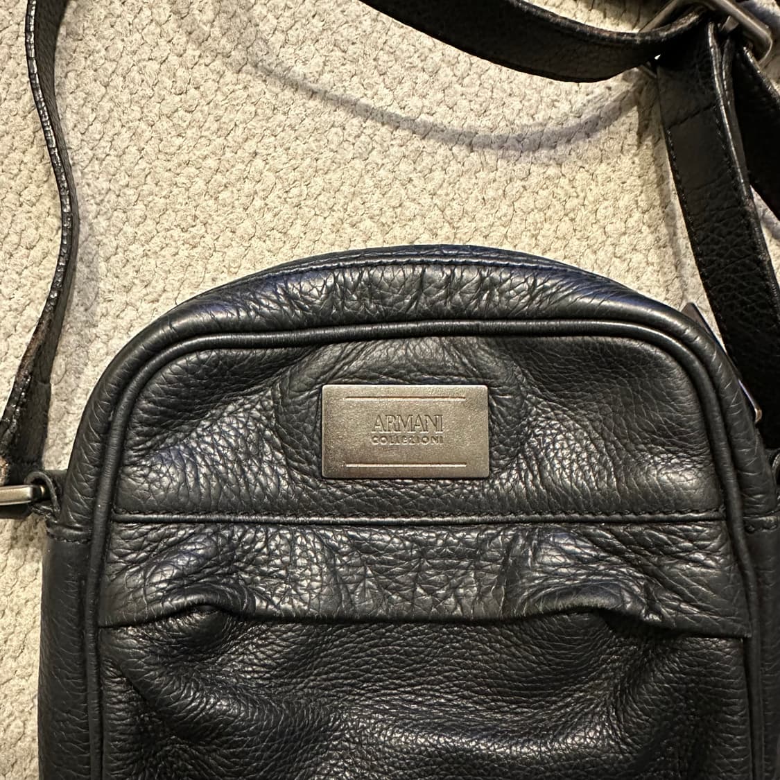 아르마니 Armani 카프스킨 크로스백 상품이미지2