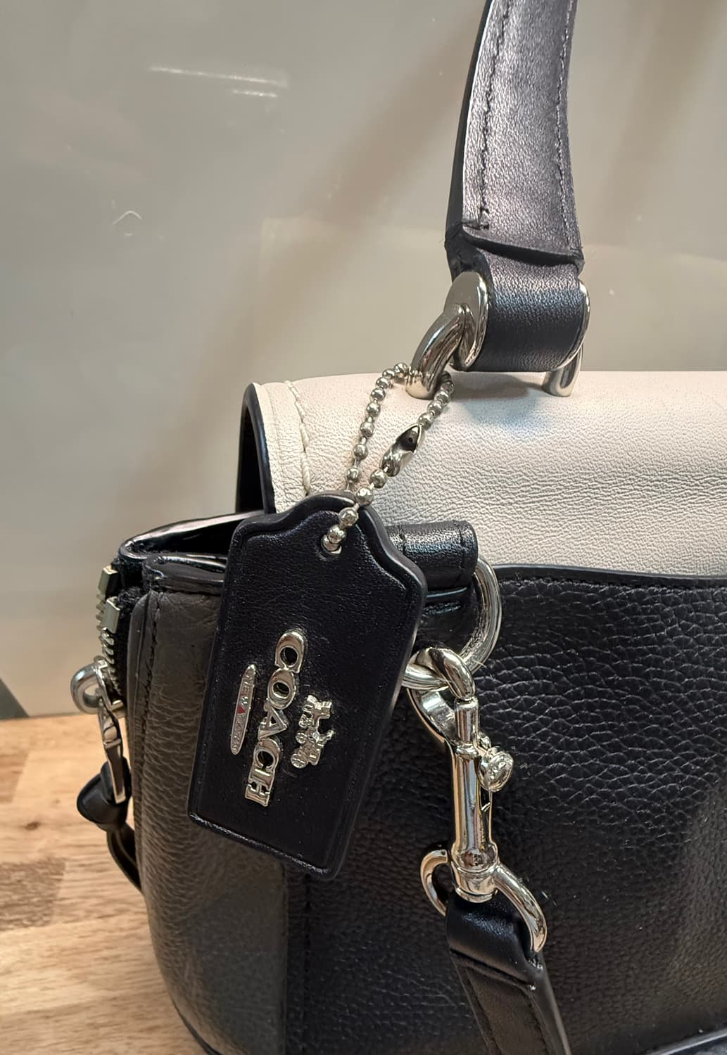 코치 블랙  화이트 가죽 3way 턴록 백팩 상품이미지6