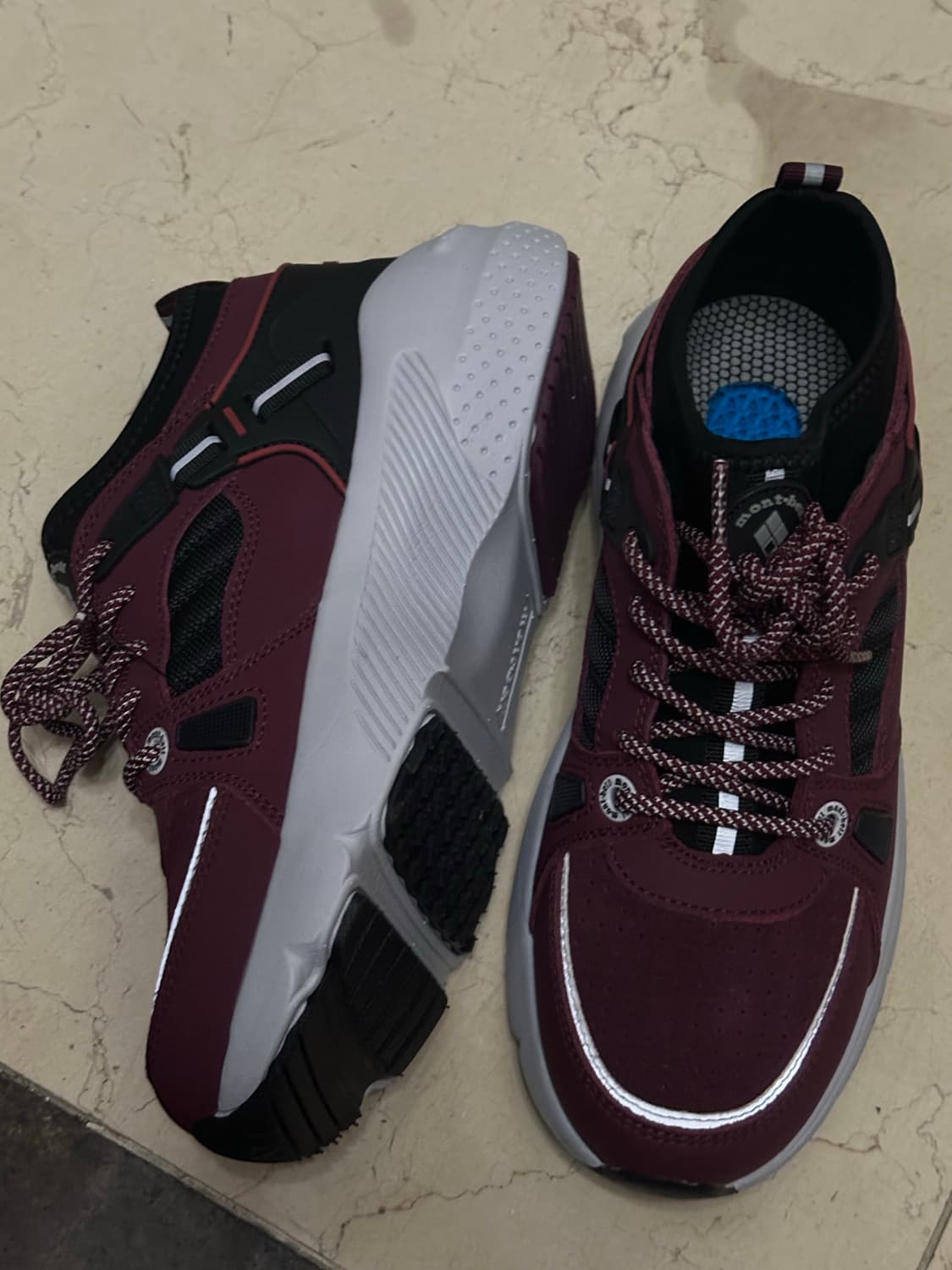 새상품) 몽벨 등산화 버건디 트레킹화/러닝화 워킹슈즈 상품이미지2
