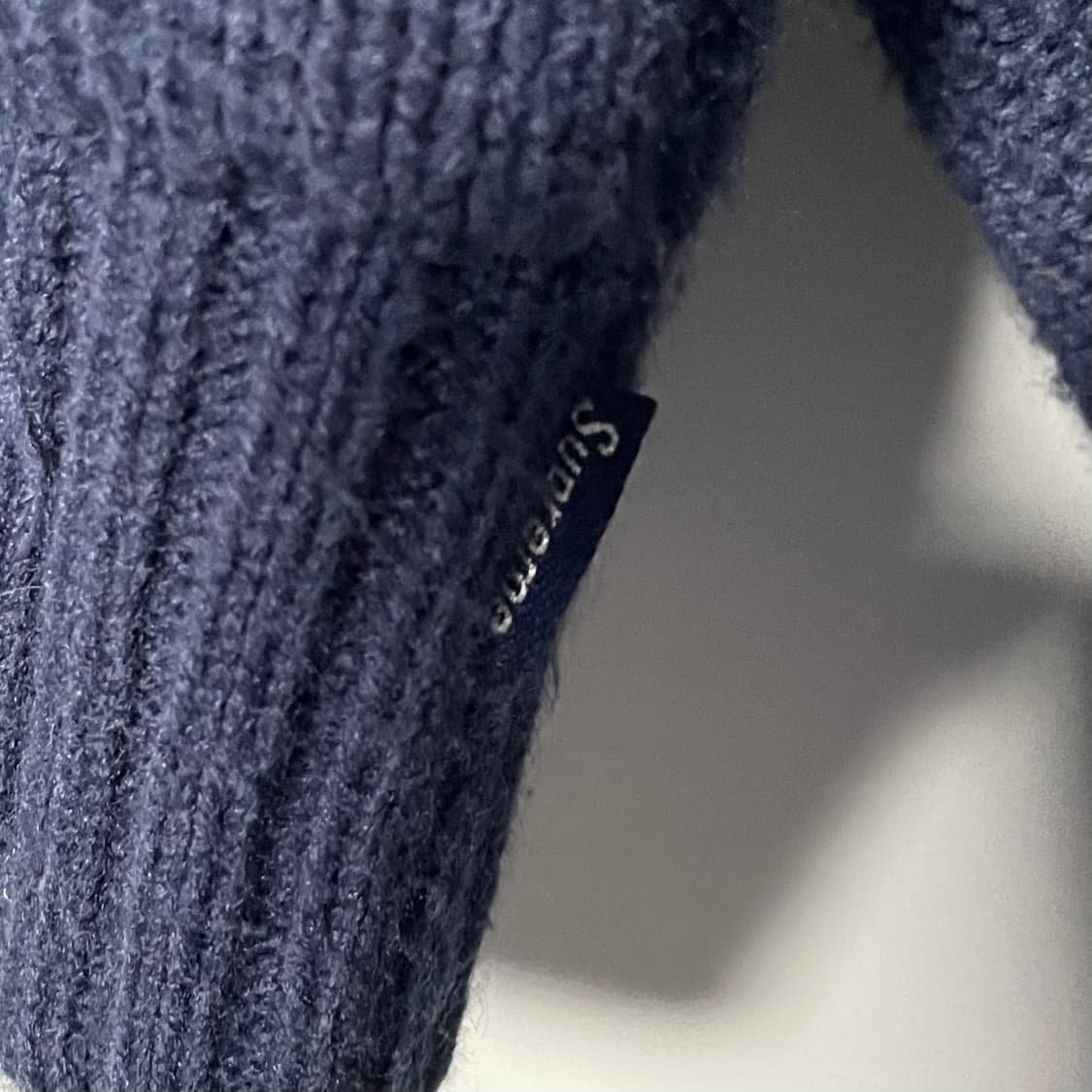 23FW 슈프림 체스트 스트라이프 네이비 니트 (on.95)  상품이미지4