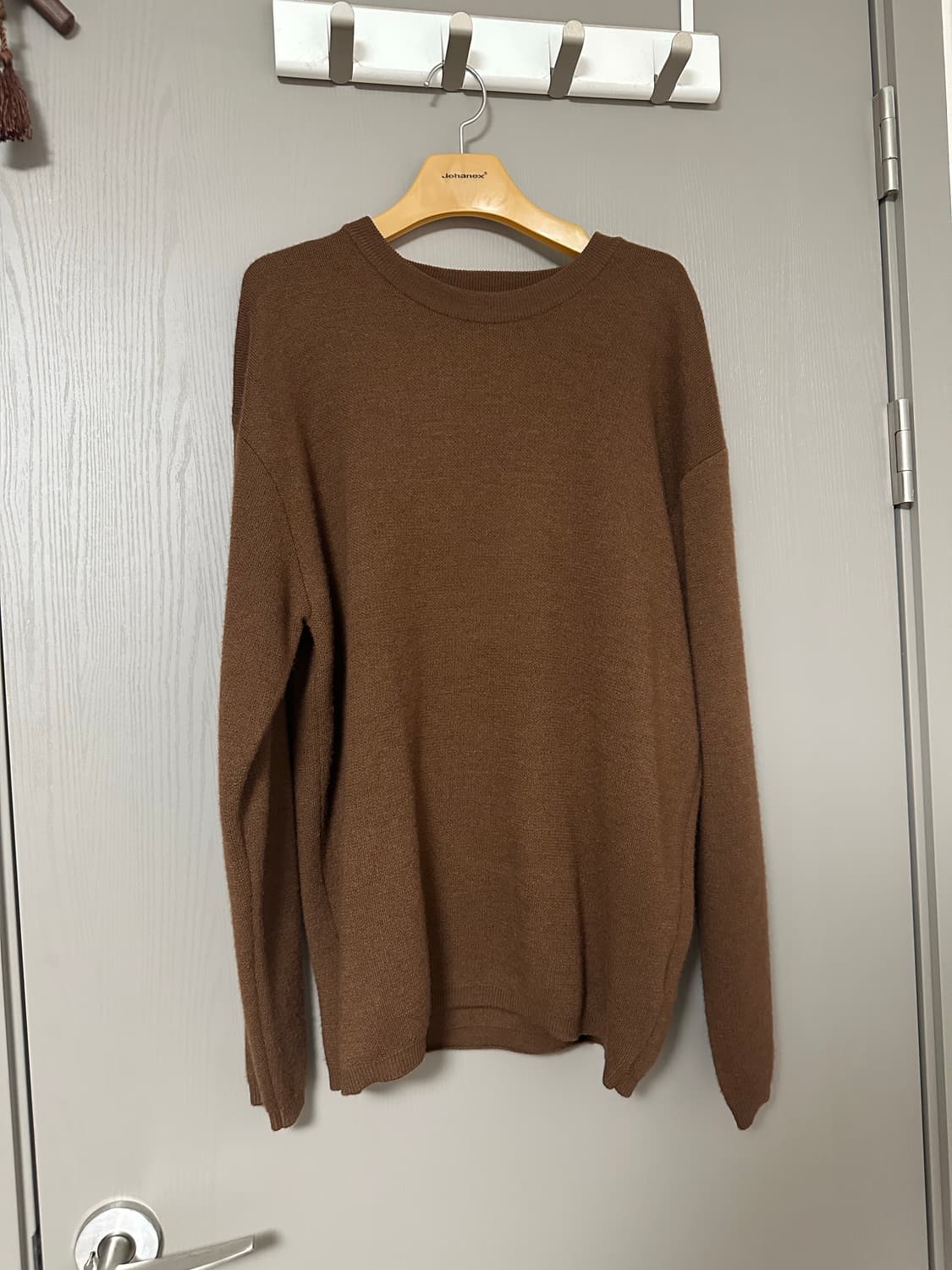 쿠어 캐시미어 니트 브라운 색상입니다 상품이미지1