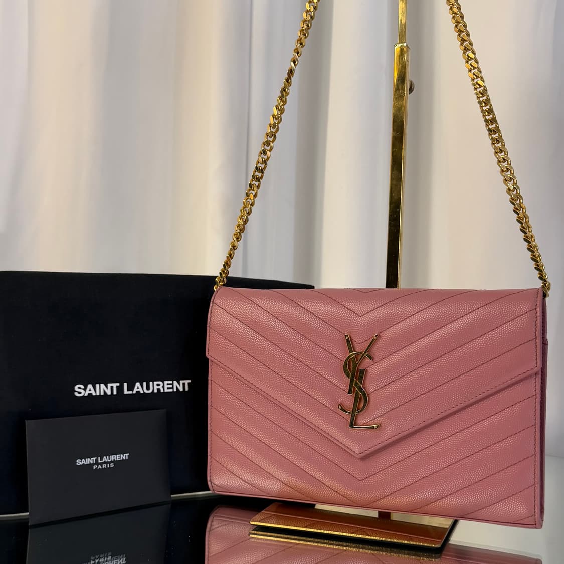 A+ / 생로랑 모노그램 마틀라세 엔벨로프 카산드라 체인 크로스백 377 상품이미지1