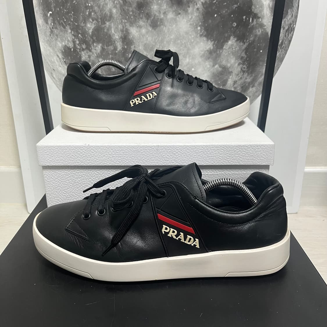 정품 9.5) 프라다 블랙 사이드로고 스니커즈 280~285 상품이미지1