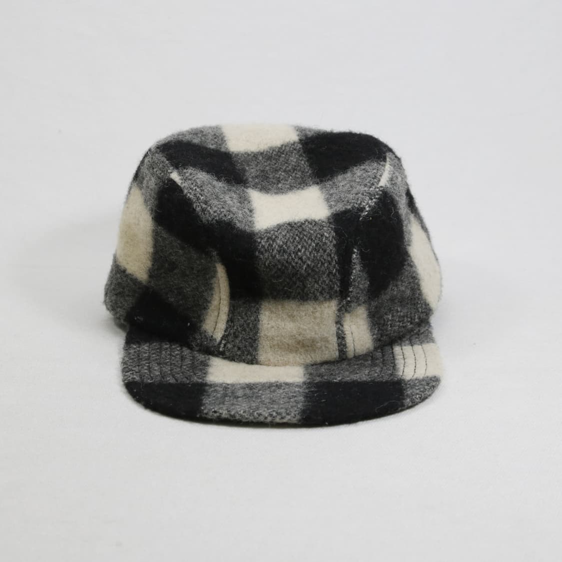 (착용컷) 울 체크 캡 상품이미지2