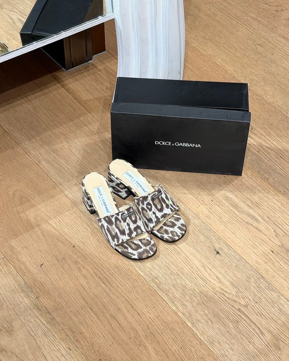 돌체앤가바나 레오파드 패브릭 샌들  상품이미지1